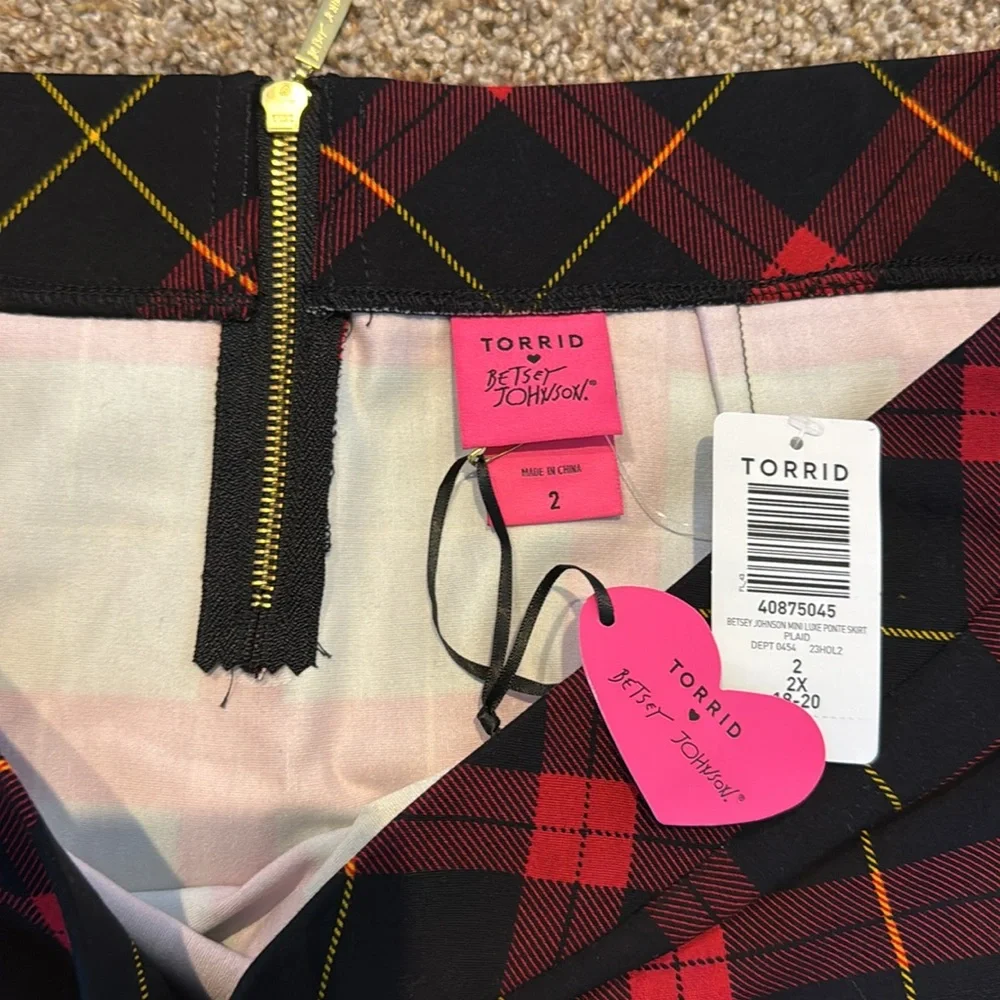 NWT Betsy Johnson x Torrid Plaid Skirt - Size 2 - Picture 2 of 2